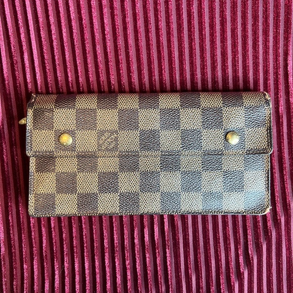 Authentic Louis Vuitton wallet - Picture 1 of 11